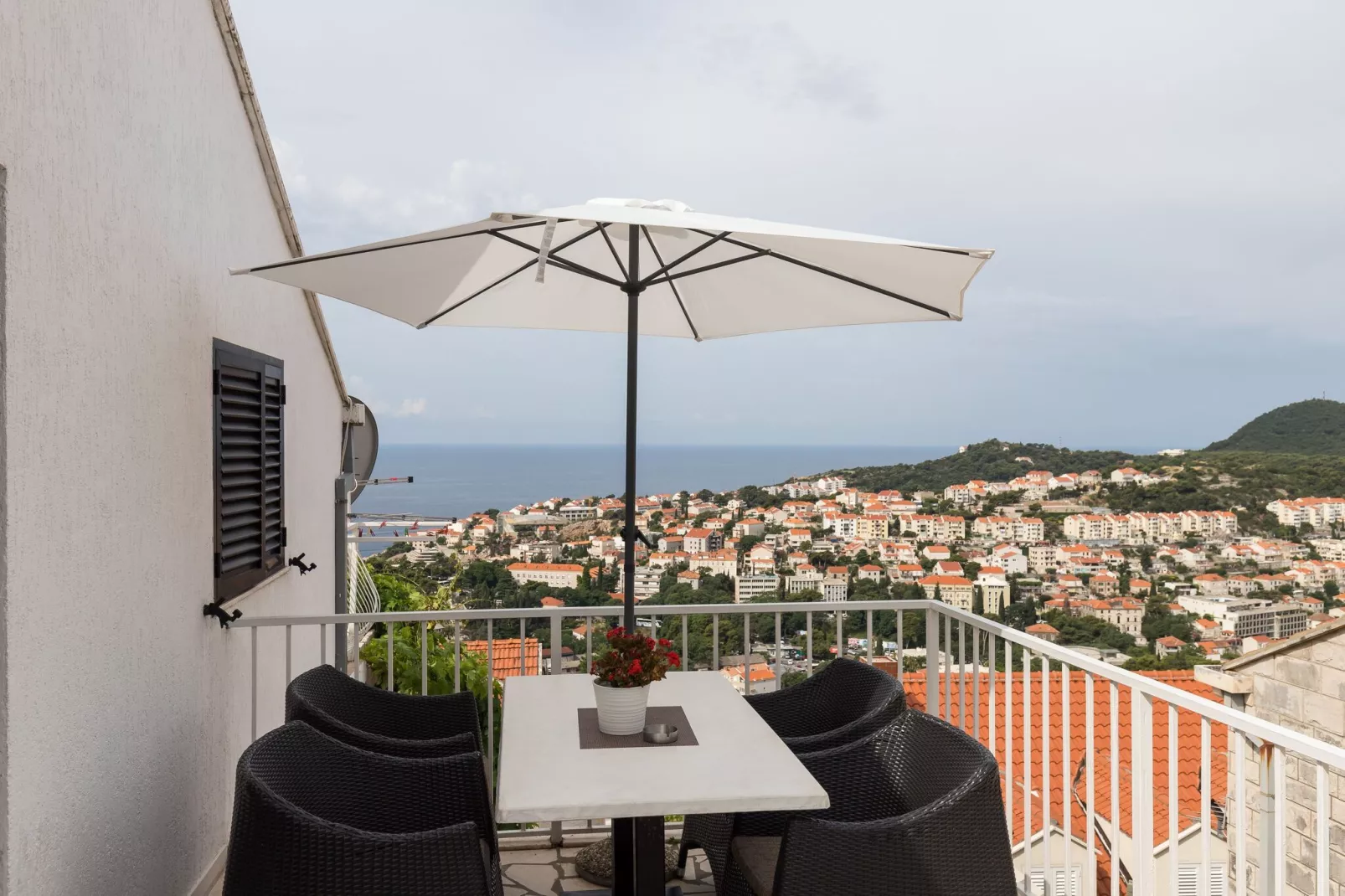 Guest House Kono - One-Bedroom Apartment with Patio and Sea View - Marka Gjaje Street-Terrace balcony