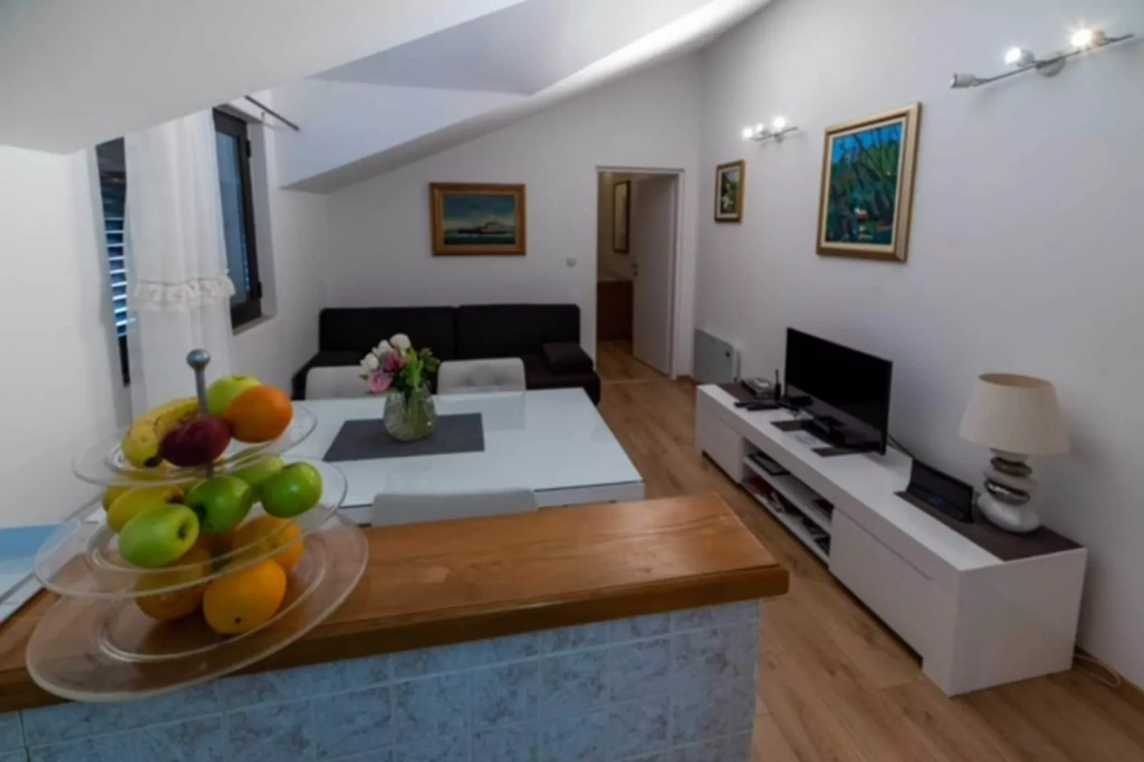Guest House Kono - One-Bedroom Apartment with Patio and Sea View - Marka Gjaje Street-Indoor