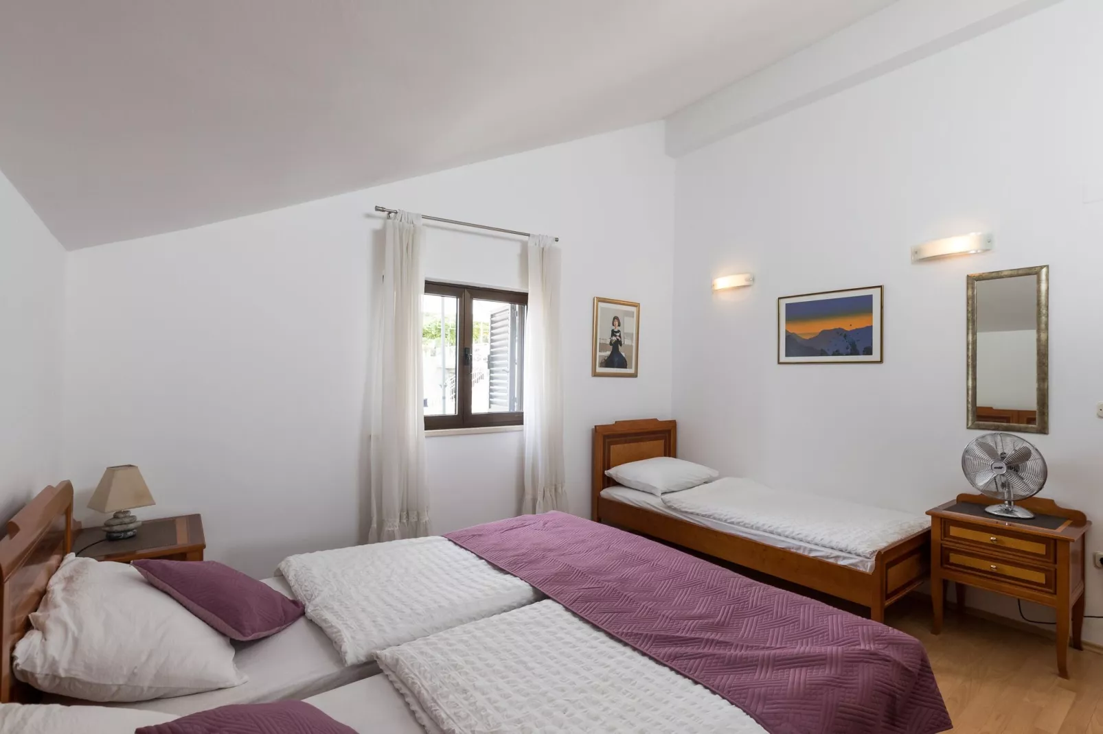 Guest House Kono - Two-Bedroom Apartment with Balcony and Sea View - Marka Gjaje Street-Bedroom
