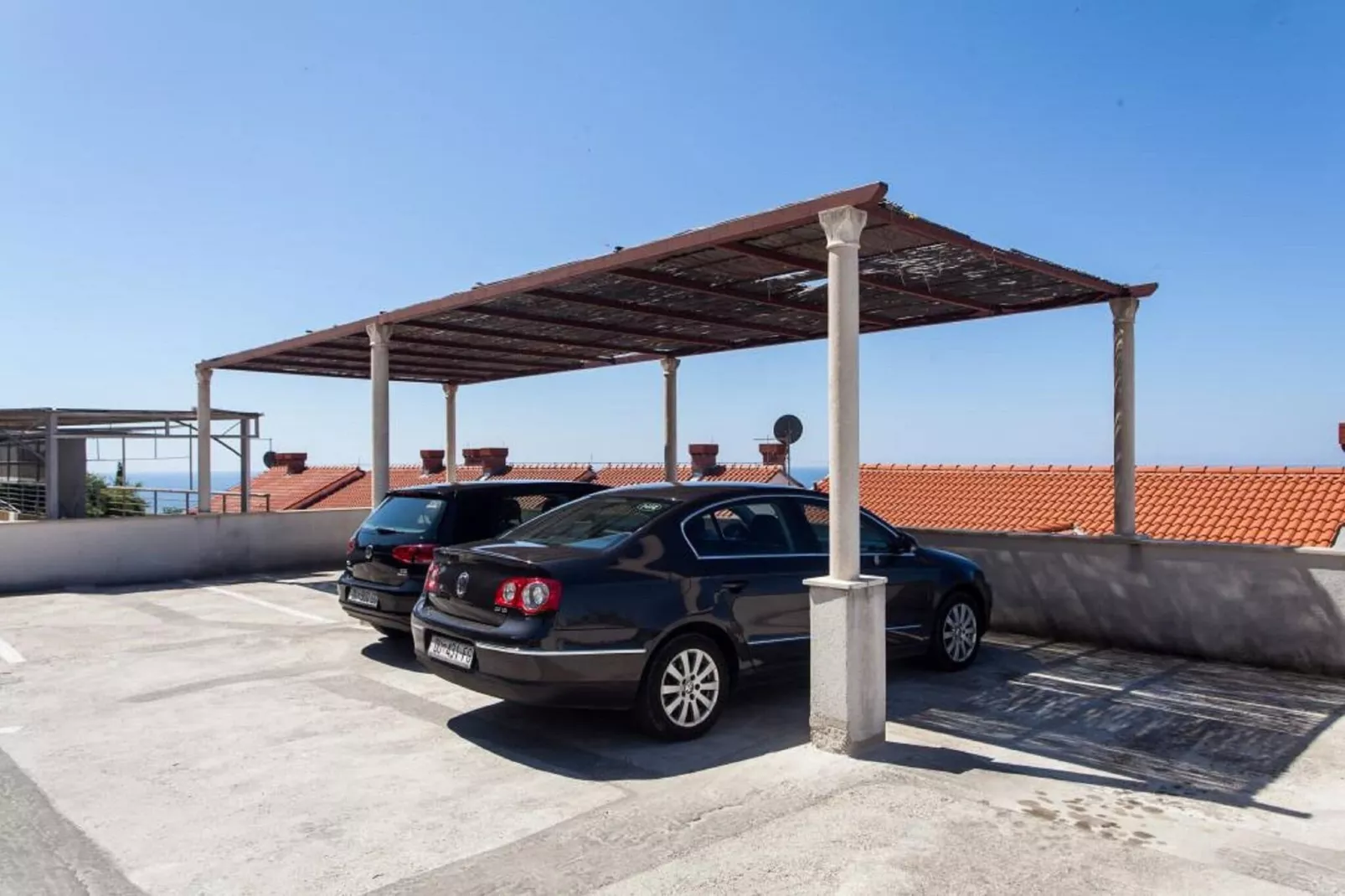 Guest House Kono - Two-Bedroom Apartment with Balcony and Sea View - Marka Gjaje Street-Outdoor