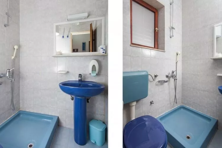 Guest House Kono- Double Room with Terrace-Bathroom