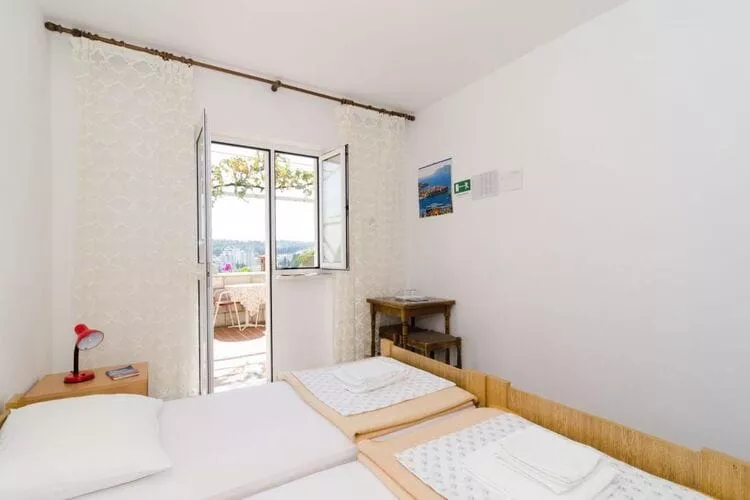Guest House Misita - Twin Room with Balcony and Sea View-Bedroom