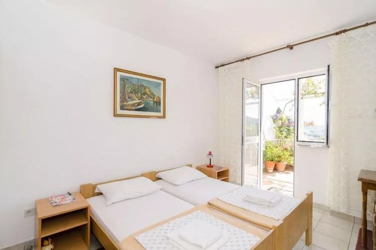 Guest House Misita - Twin Room with Balcony and Sea View-Indoor