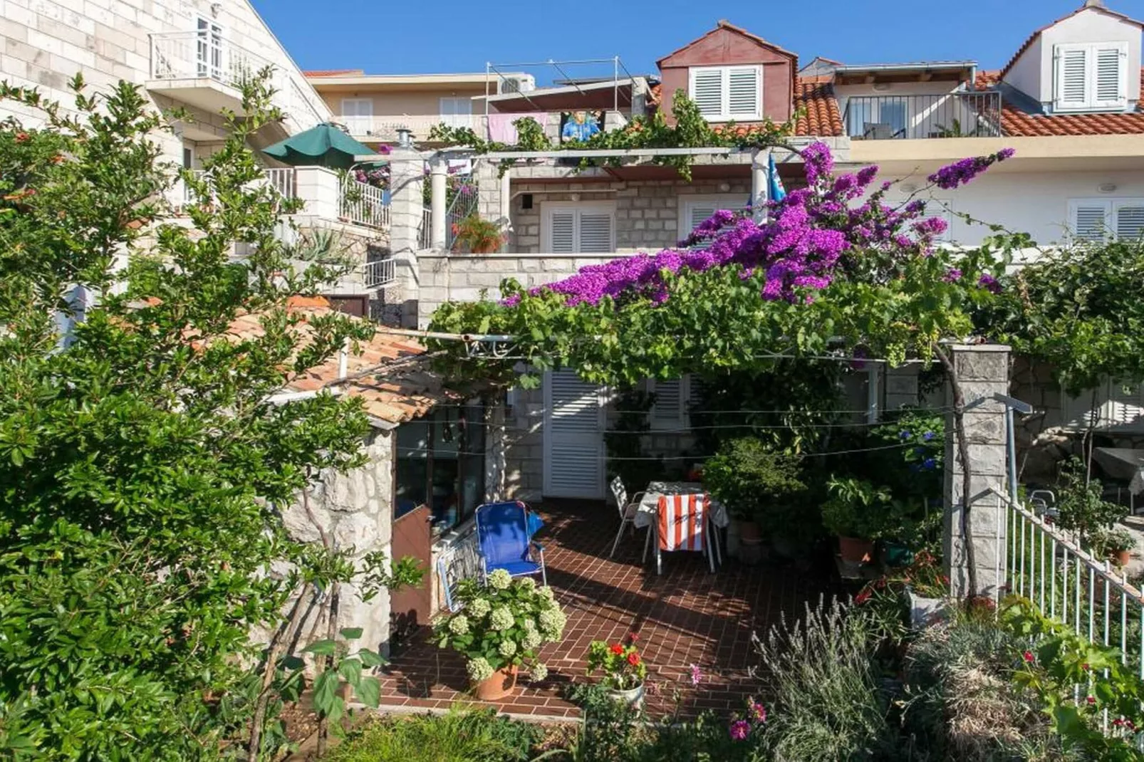 Guest House Misita - Twin Room with Balcony and Sea View-Outdoor