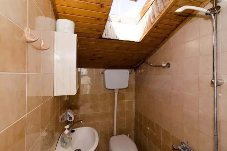 Guest House Misita - One Bedroom Apartment with Balcony and Sea View-Bathroom