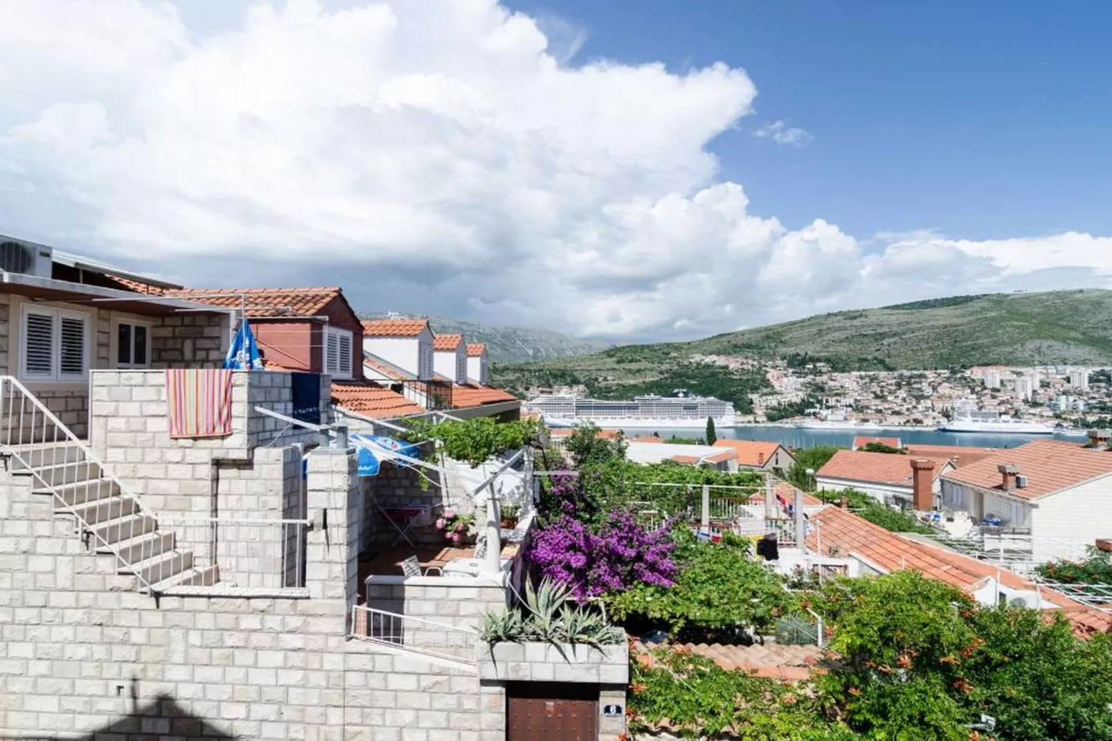 Guest House Misita - One Bedroom Apartment with Balcony and Sea View-Outdoor