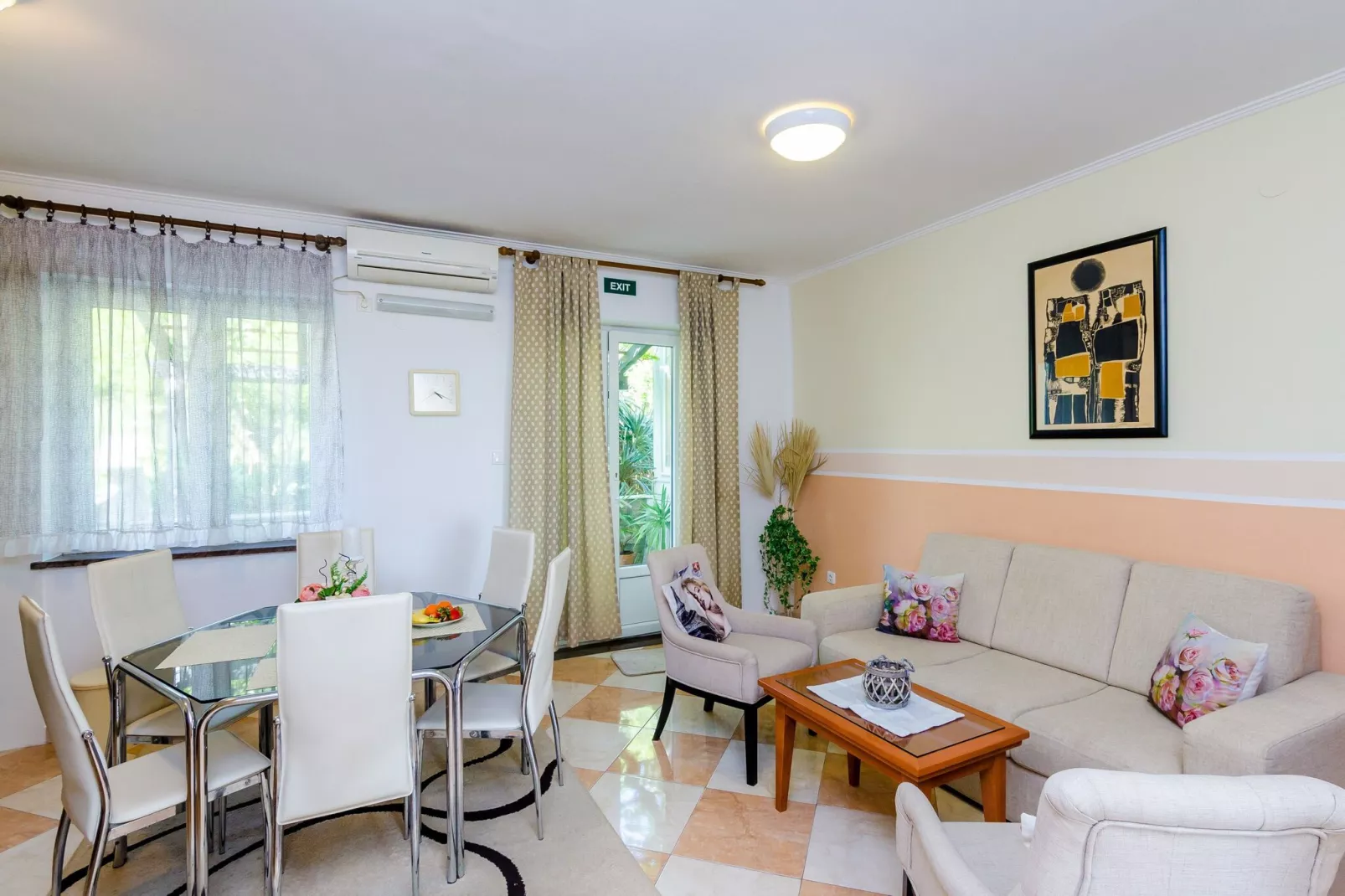 Apartments Nicol - Two-Bedroom Apartment with Terrace and Sea View-Living room