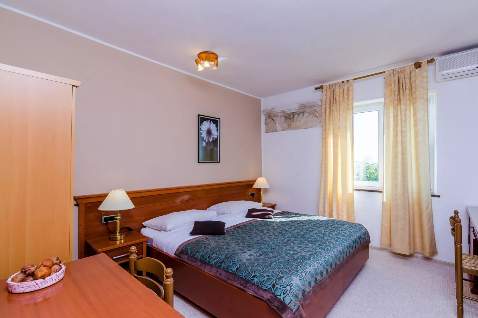 Apartments Nicol - Two-Bedroom Apartment with Terrace and Sea View-Bedroom