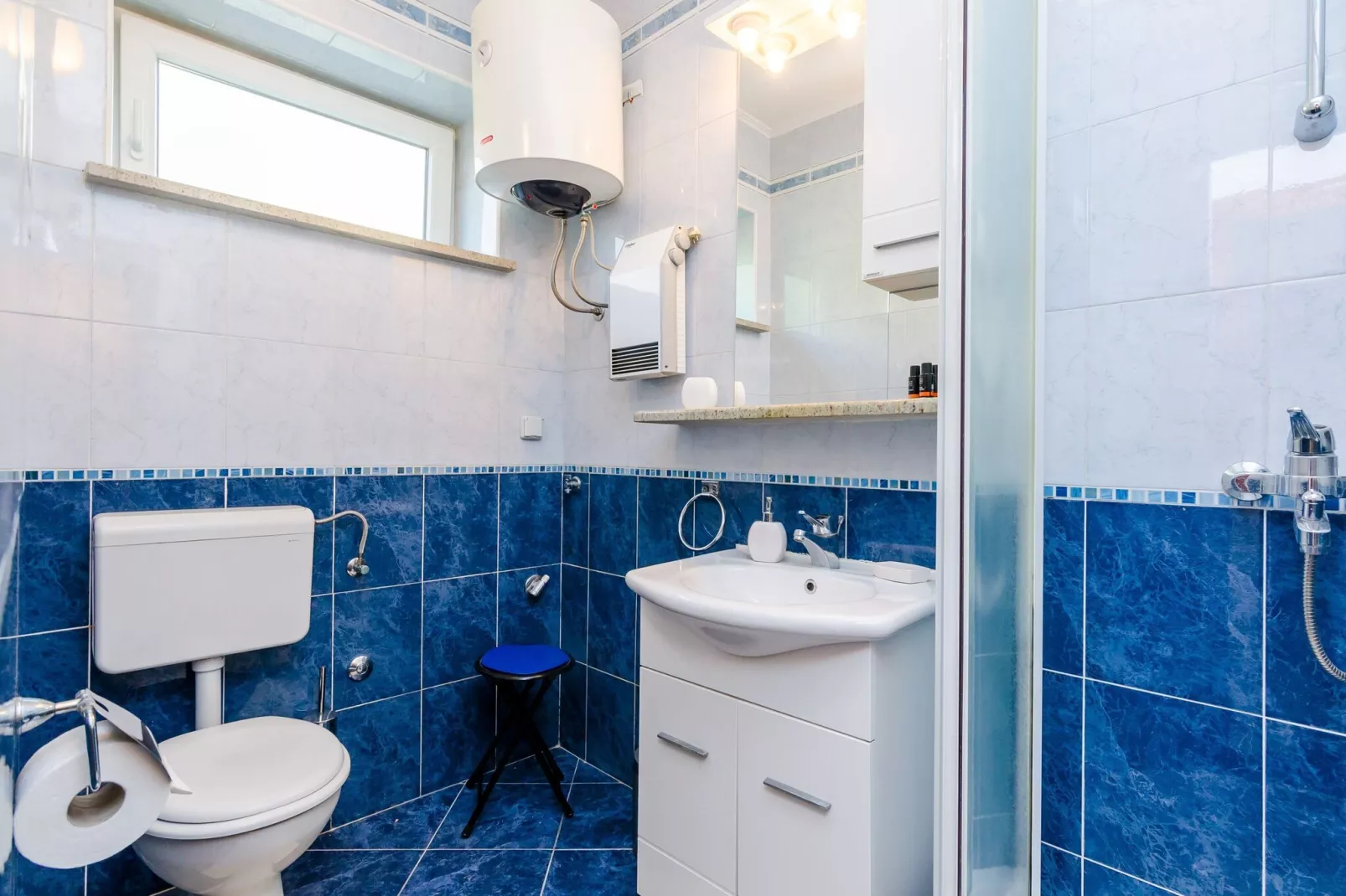 Apartments Nicol - Two-Bedroom Apartment with Terrace and Sea View-Bathroom