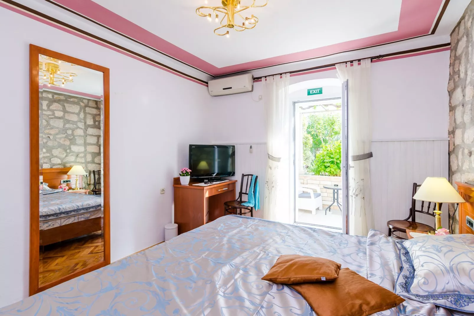 Apartments Nicol - One-Bedroom Apartment with Terrace-Schlafzimmer