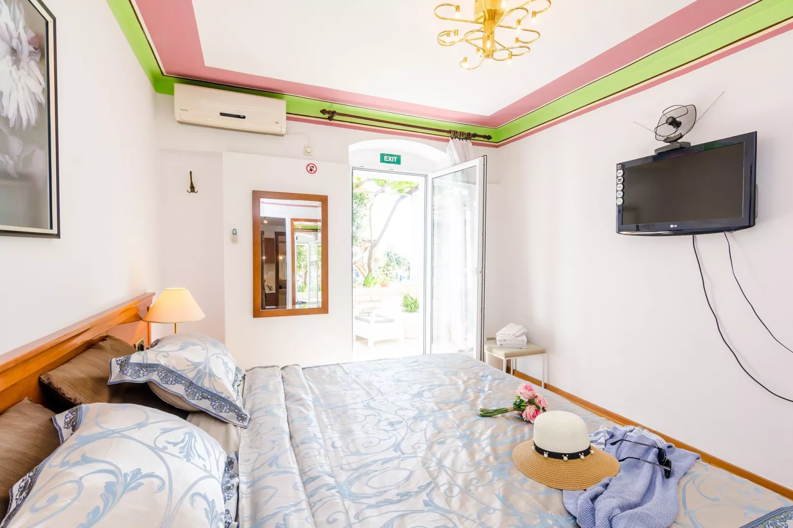 Apartments Nicol - Studio with Terrace-Chambre
