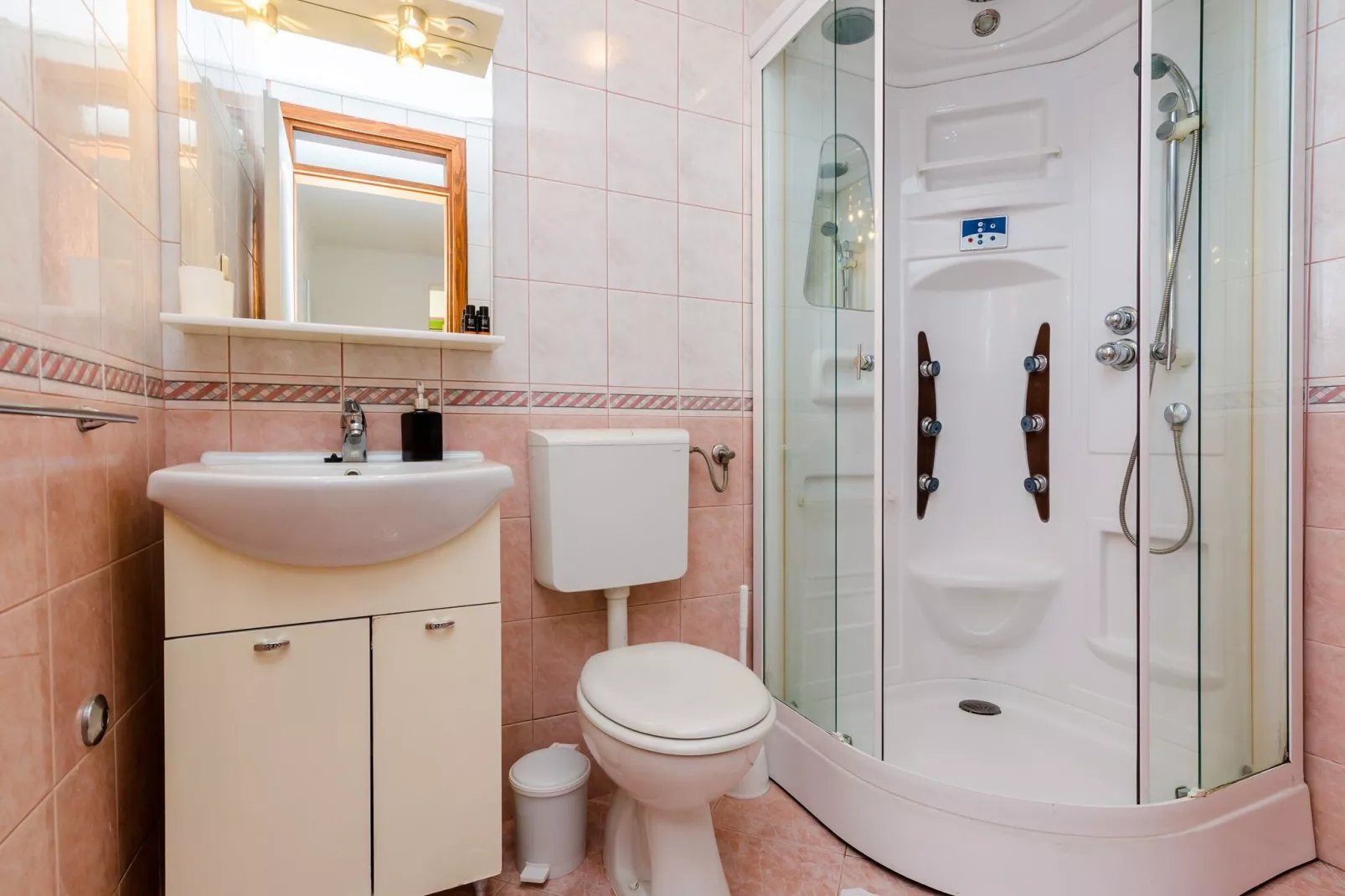 Apartments Nicol - Studio with Terrace-Salle de bain