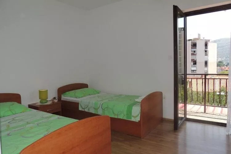 Apartments Travarevic - Two-Bedroom Apartment (4 Adults) No2-Chambre
