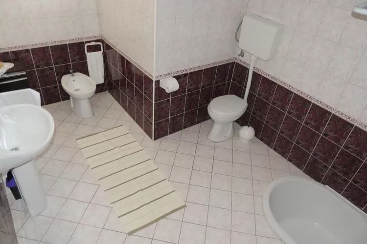 Apartments Travarevic - Two-Bedroom Apartment (4 Adults) No2-Salle de bain