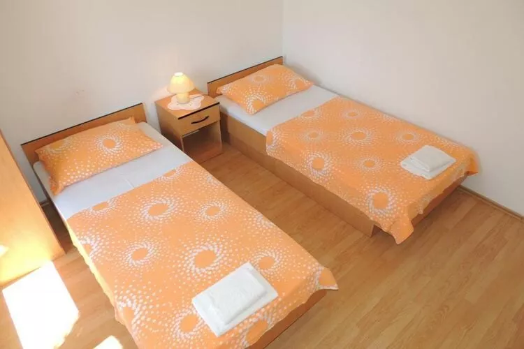 Apartments Travarevic - Two-Bedroom Duplex (6 Adults)-Bedroom