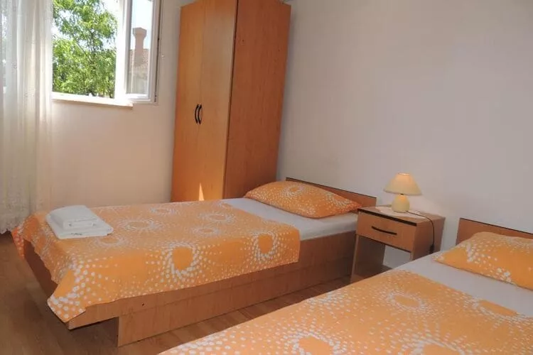 Apartments Travarevic - Two-Bedroom Duplex (6 Adults)-Bedroom