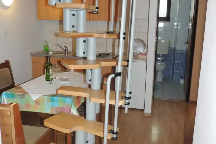 Apartments Travarevic - Two-Bedroom Duplex (6 Adults)-Indoor