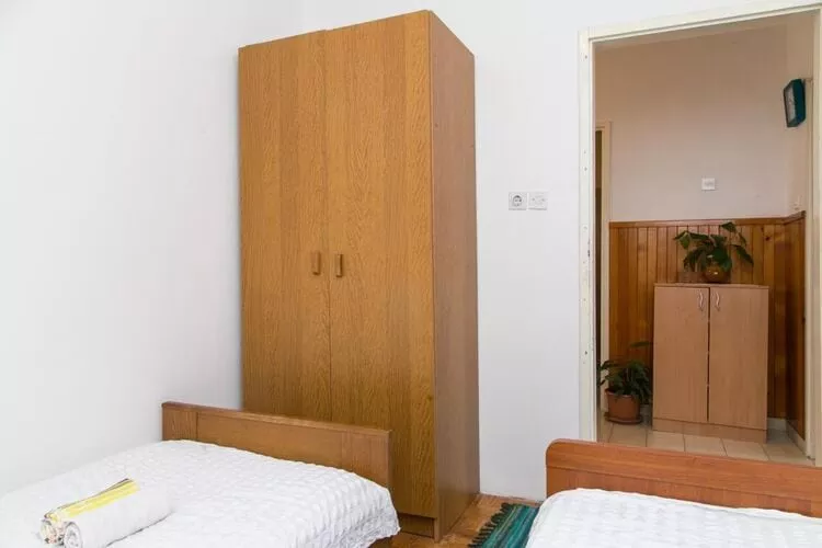Apartment Angelina - Three Bedroom Apartment with Balcony and Sea View-Schlafzimmer