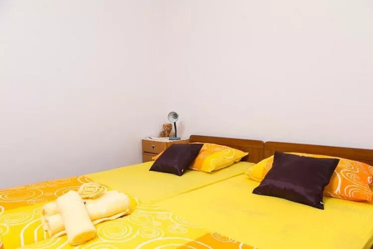 Apartment Angelina - Three Bedroom Apartment with Balcony and Sea View-Schlafzimmer