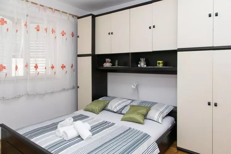 Apartment Angelina - Three Bedroom Apartment with Balcony and Sea View-Schlafzimmer