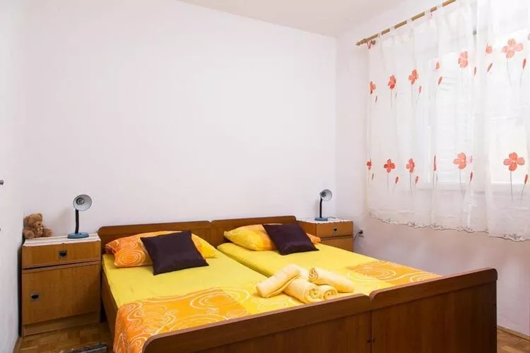 Apartment Angelina - Three Bedroom Apartment with Balcony and Sea View-Schlafzimmer