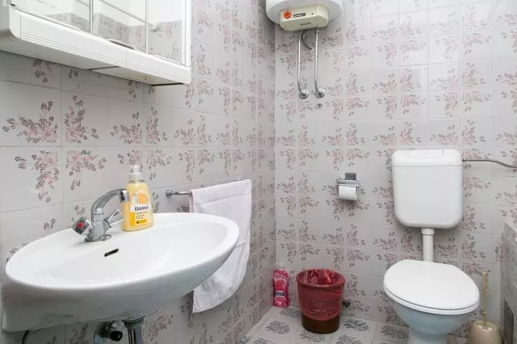 Apartment Angelina - Three Bedroom Apartment with Balcony and Sea View-Badezimmer