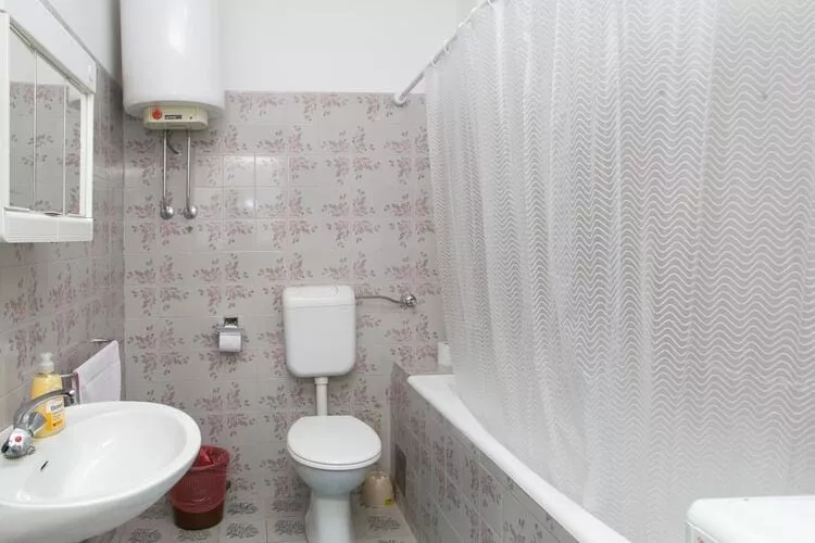 Apartment Angelina - Three Bedroom Apartment with Balcony and Sea View-Badezimmer