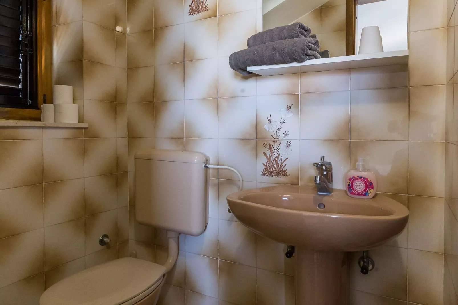 Apartments Kisic - Two-Bedroom Apartment with Balcony and Sea View(potkrovlje)-Badezimmer