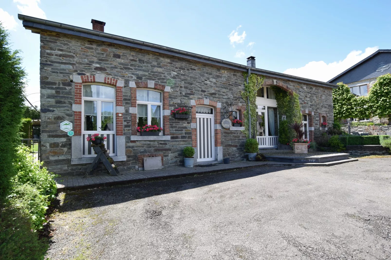Emouchet-Exterior summer