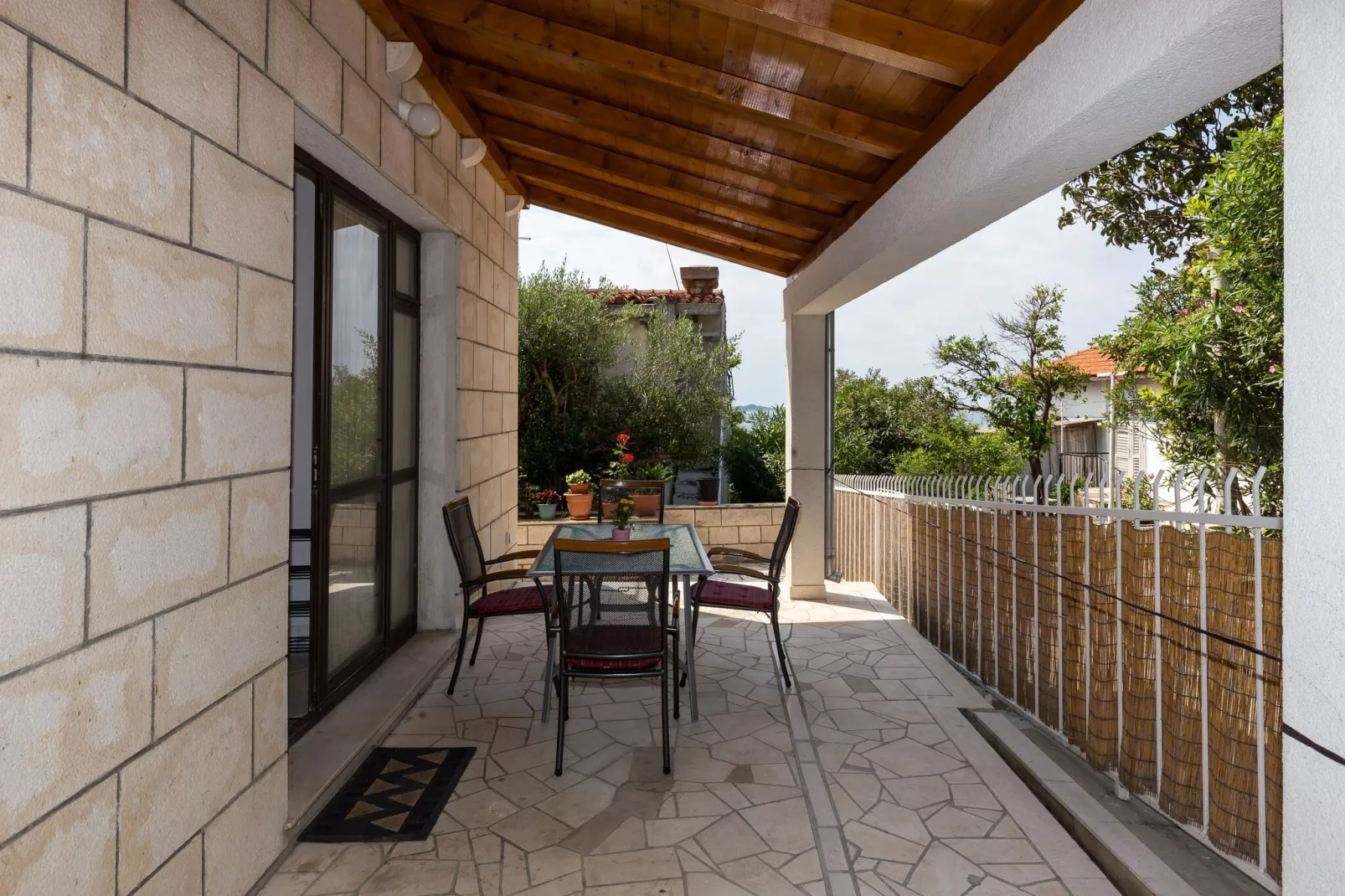Apartments Kisic - Two-Bedroom Apartment with Terrace(prizemlje)-Terrasse