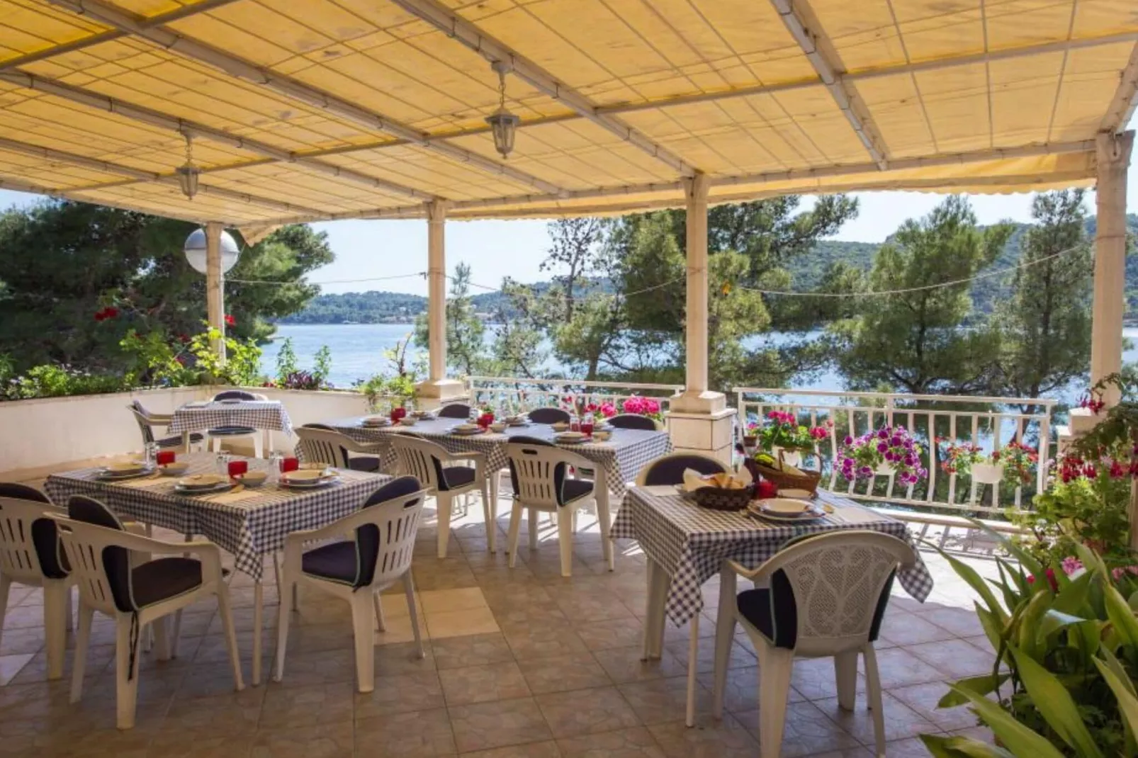 Villa Malfi - Double Room with Sea View (S1)-Dining room