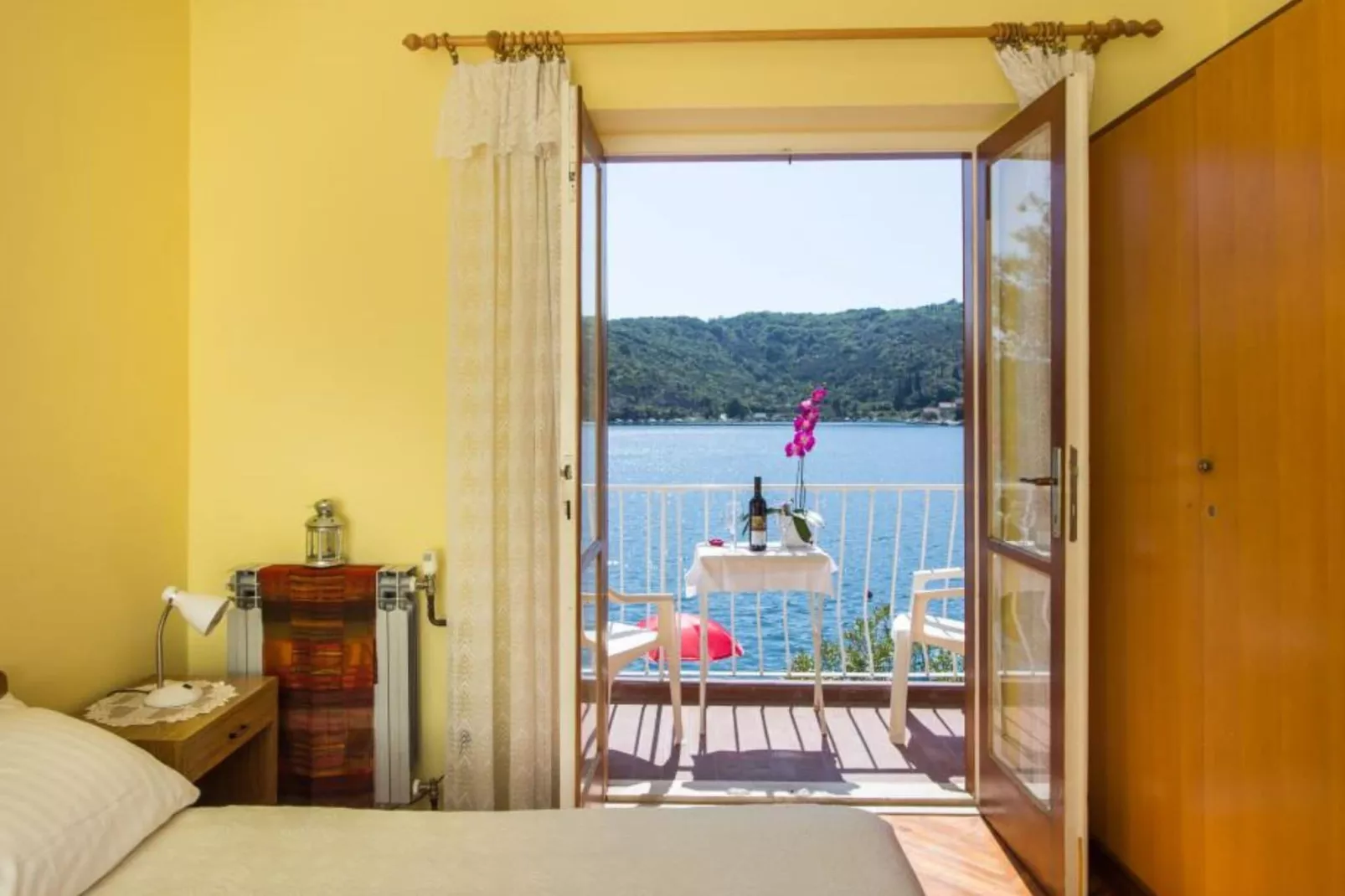 Villa Malfi - Double Room with Sea View (S1)-Bedroom