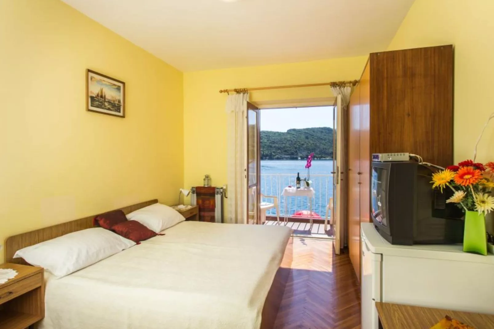 Villa Malfi - Double Room with Sea View (S1)-Bedroom