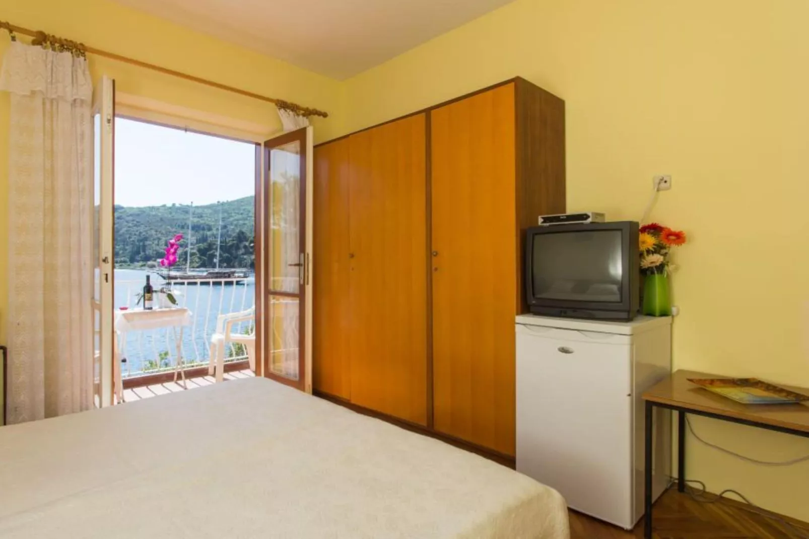 Villa Malfi - Double Room with Sea View (S1)-Bedroom