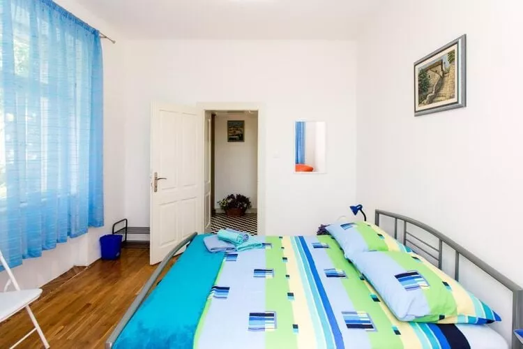 Apartment Blue & Green -  Two-Bedroom Apartment with Terrace and Garden View-Chambre