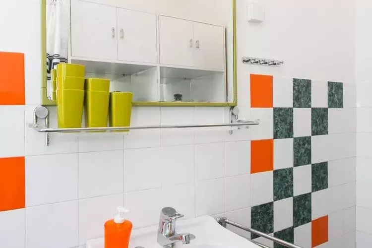 Apartment Blue & Green -  Two-Bedroom Apartment with Terrace and Garden View-Salle de bain