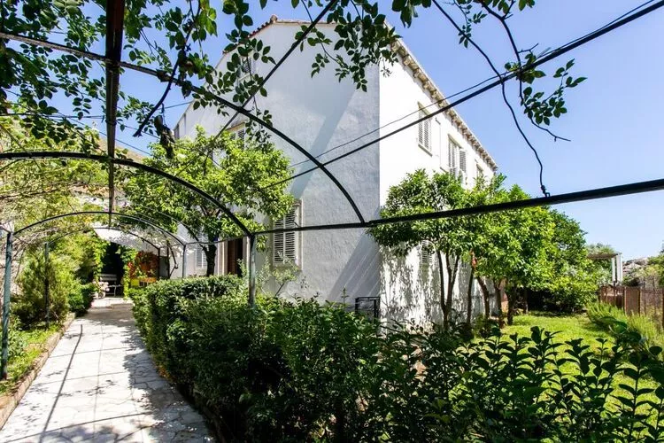 Apartment Blue & Green -  Two-Bedroom Apartment with Terrace and Garden View-Jardin d'été