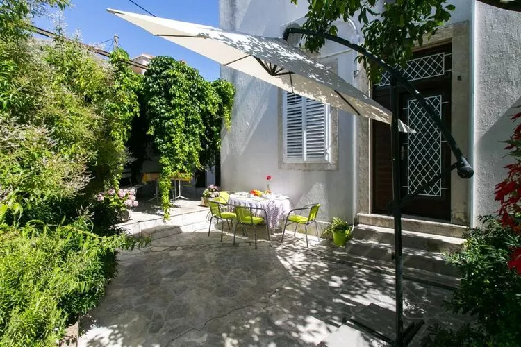 Apartment Blue & Green -  Two-Bedroom Apartment with Terrace and Garden View-Jardin d'été