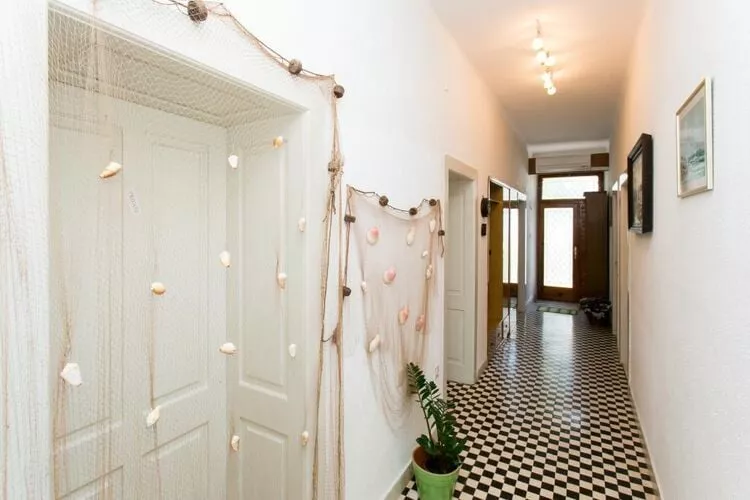 Apartment Blue & Green -  Two-Bedroom Apartment with Terrace and Garden View-Intérieur