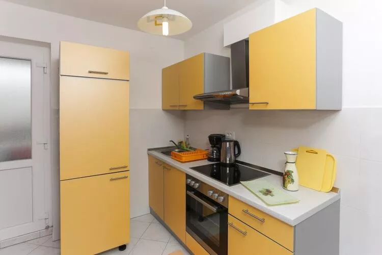 Apartments Pojko - One-Bedroom Apartment with Terrace (Yellow)-Kitchen
