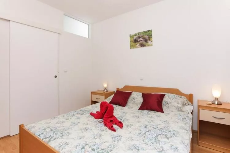 Apartments Pojko - Standard One-Bedroom Apartment with Terrace (Red)-Bedroom