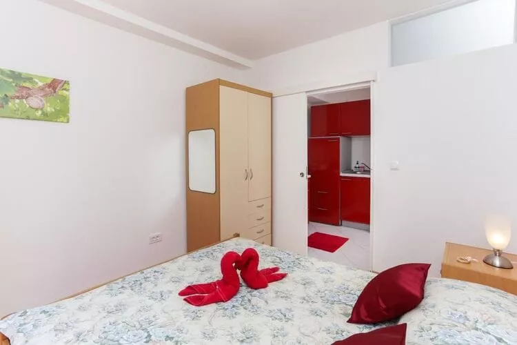 Apartments Pojko - Standard One-Bedroom Apartment with Terrace (Red)-Bedroom