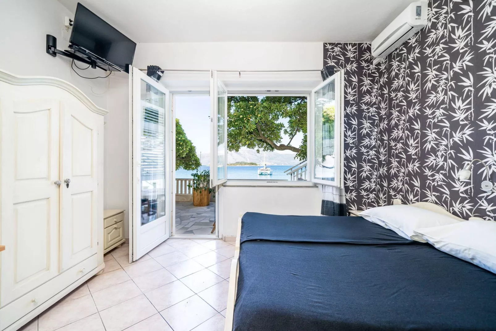 Apartments Nikolina (LU) - Studio with Terrace-Bedroom