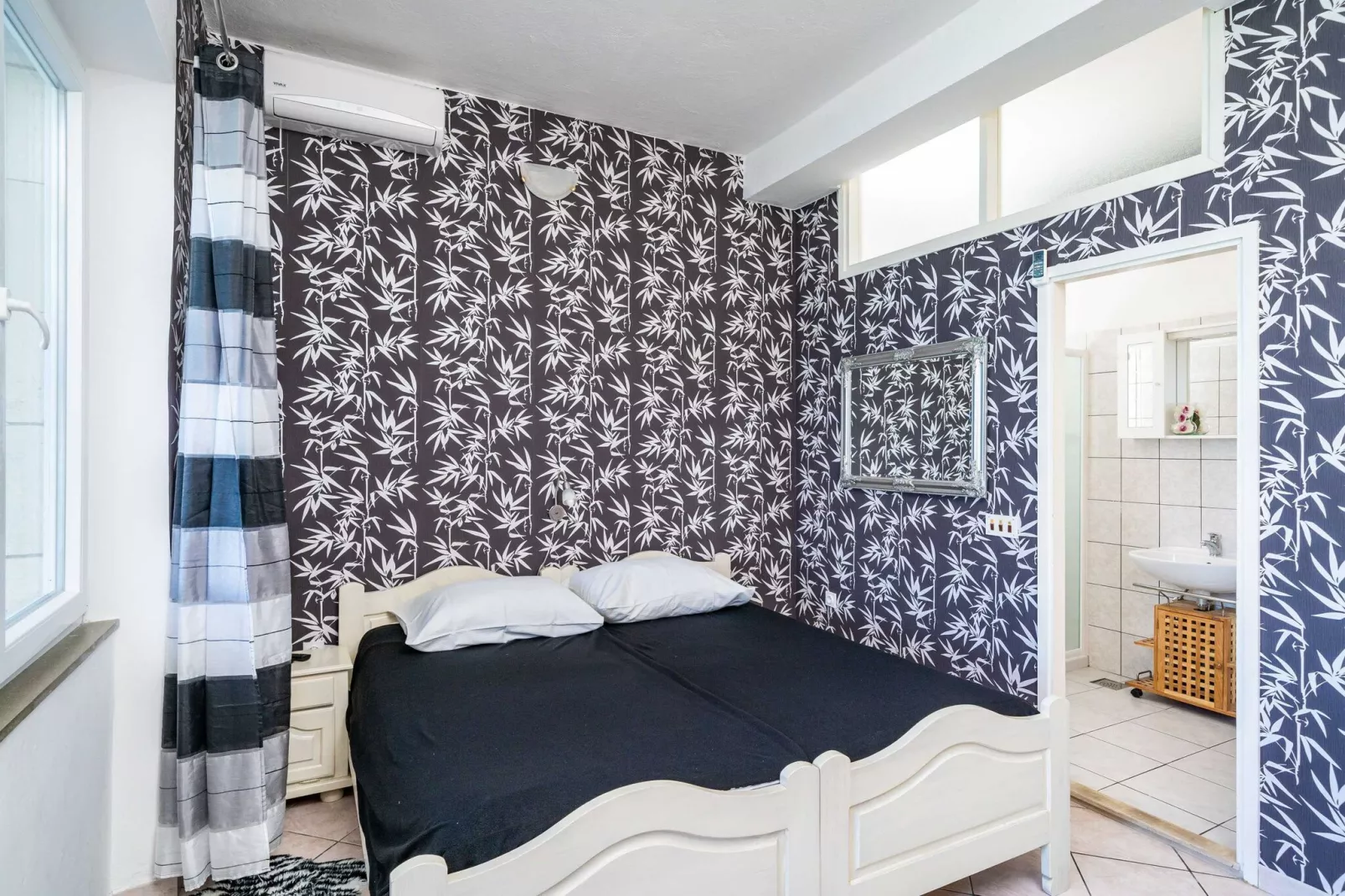 Apartments Nikolina (LU) - Studio with Terrace-Bedroom