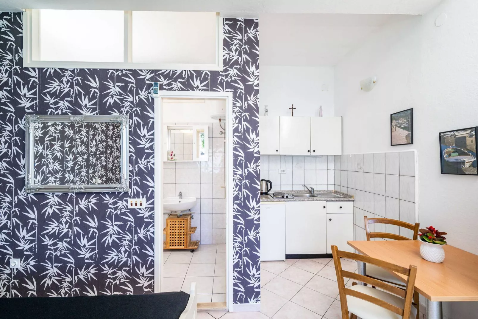 Apartments Nikolina (LU) - Studio with Terrace-Indoor
