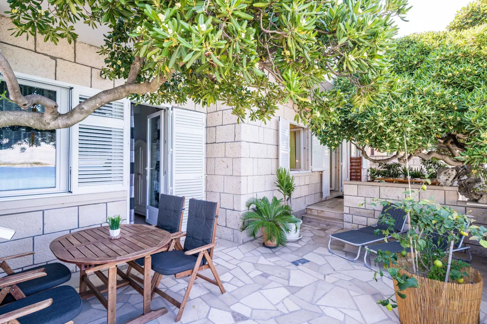 Apartments Nikolina (LU) - Studio with Terrace-Terrace