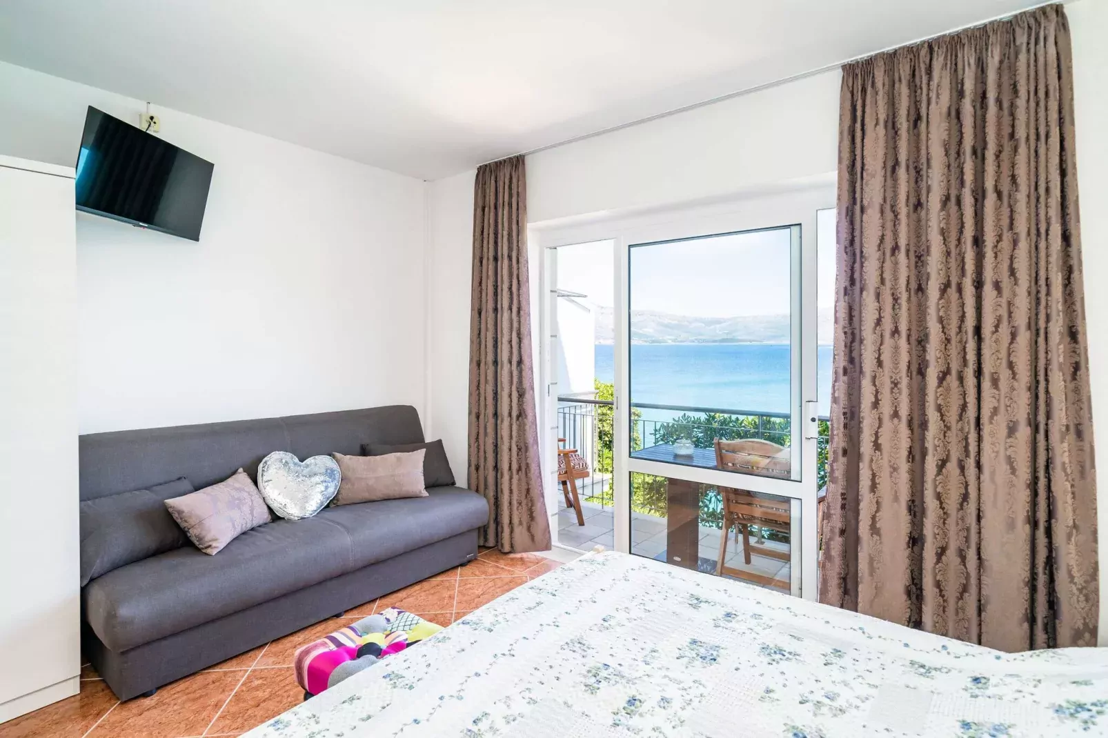 Apartments Nikolina (LU) - Studio with Sea View (3 Adults)-Bedroom