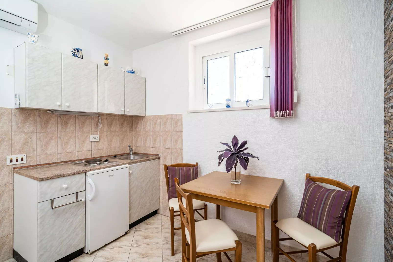 Apartments Nikolina (LU) - Studio (3 Adults)-Kitchen