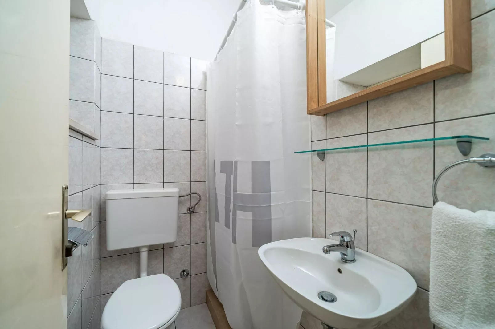 Apartments Nikolina (LU) -  Two-Bedroom Apartment with Terrace-Badezimmer