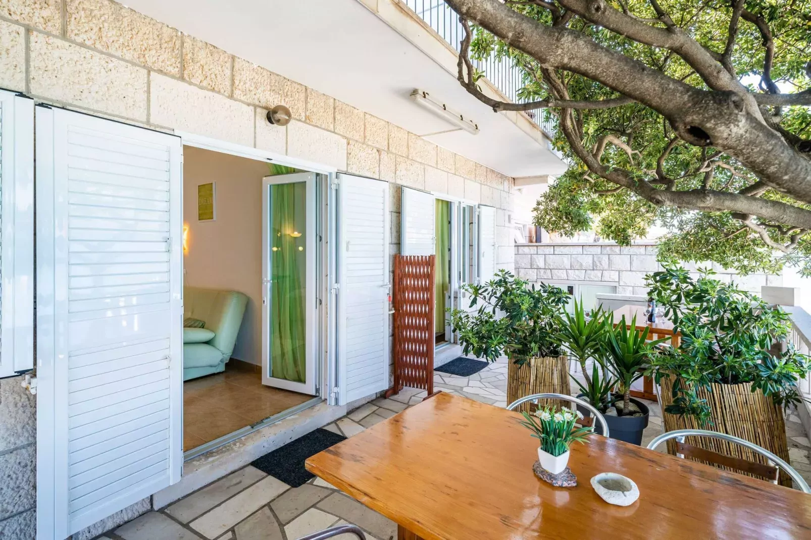 Apartments Nikolina (LU) -  Two-Bedroom Apartment with Terrace-Terrasse